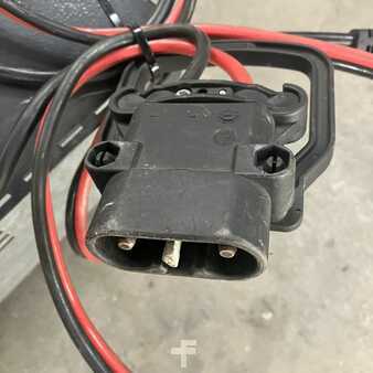 Single-phase - Hawker E 24V-30A LG C (5)