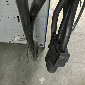 Three-phase - Hawker 48V/200A (4)