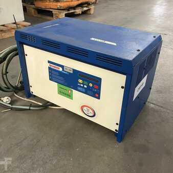 Single-phase - Hawker E 24V/50A (1)