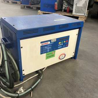 Single-phase - Hawker E 24V/50A (2)
