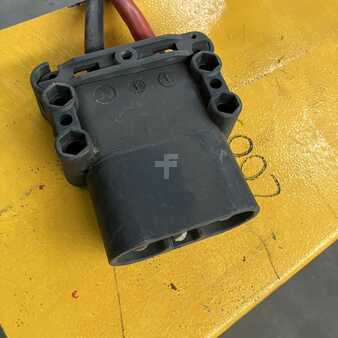 HF - Hawker 24V/70A powertech HF (5)