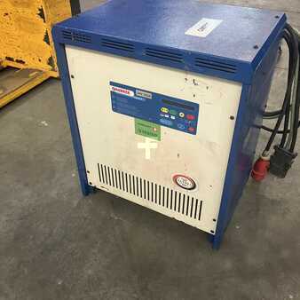 Three-phase - Hawker 24V/150A Digital E (1)