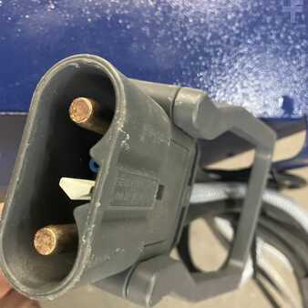 HF - TriCOM 24V/80A Futur (4)