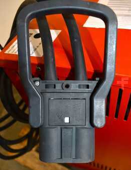 Töltsön másokat - TriCOM TriCOM XL 48 V 150 A (5)