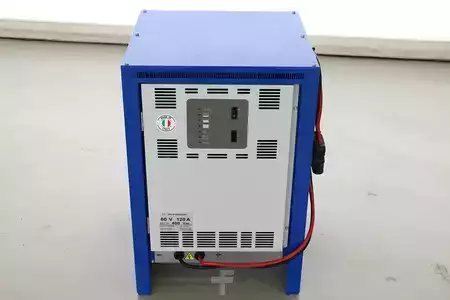 Three-phase - Trakiebatterijen Nederland BV HERA LED 3F 400VAC 080V120A (1)