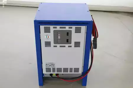 Three-phase - Trakiebatterijen Nederland BV HERA LED 3F 400VAC 080V120A (1)