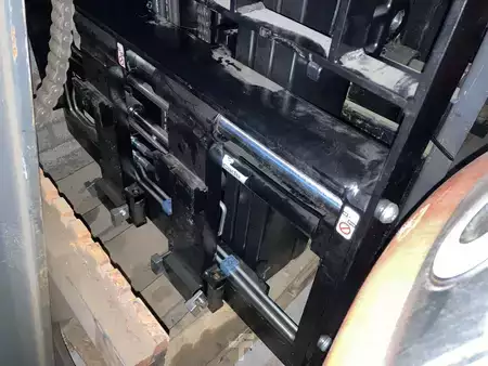Triplex  Toyota 9FBMK25T (1)