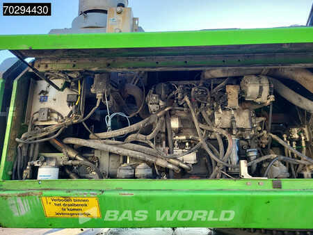 žádný  Sennebogen 821 (18)