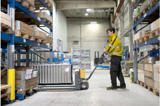New EQ line: Cat Lift Trucks quality – for even the smallest jobs