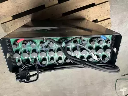 kwasowo-ołowiowy 2022  Hoppecke 24V Batterie 250 AH Bj.2022 80% (2)