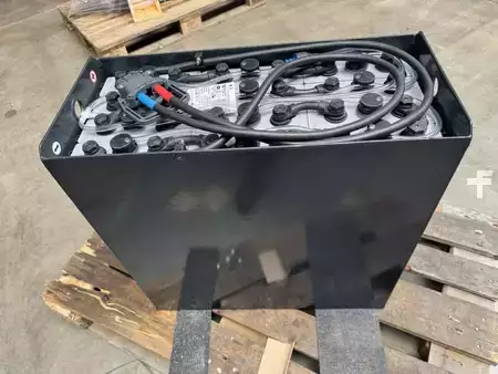 Plomo ácido 2022  AIM 24V Batterie 375 AH Bj.2022 80% (1)