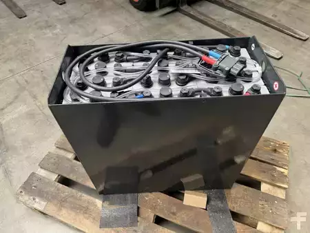Plomo ácido 2022  AIM 24V Batterie 375 AH Bj.2022 80% (2)