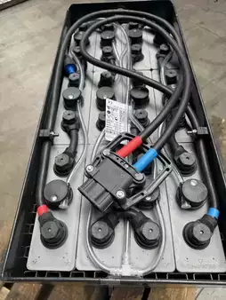 Plomo ácido 2022  AIM 24V Batterie 375 AH Bj.2022 80% (3)