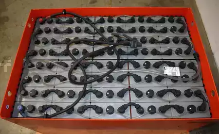 PzS 2016  GRUMA 80 Volt 4 PzS 460 Ah (3)