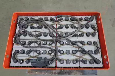 PzS 2019  GRUMA 48 Volt 4 PzS 620 Ah (3)