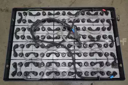 PzS  2024  GRUMA 80 Volt 4 PzS 320 Ah (3)