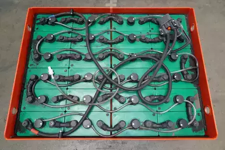 kwasowo-ołowiowy 2022  GRUMA 48 Volt 5 PzS 775 Ah (3)
