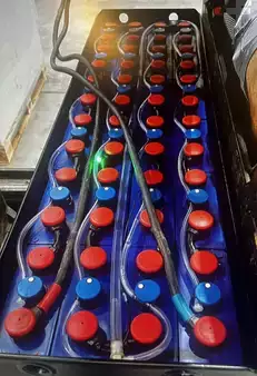 PzS 2024  Hawker SHT 12V 690Ah - 24V 150-560Ah AQ - 48V 575-775Ah AQ - 80V 620-775Ah, 257 piece Good Battery, 257db Jó akkumulátor raktárról eladó (3)