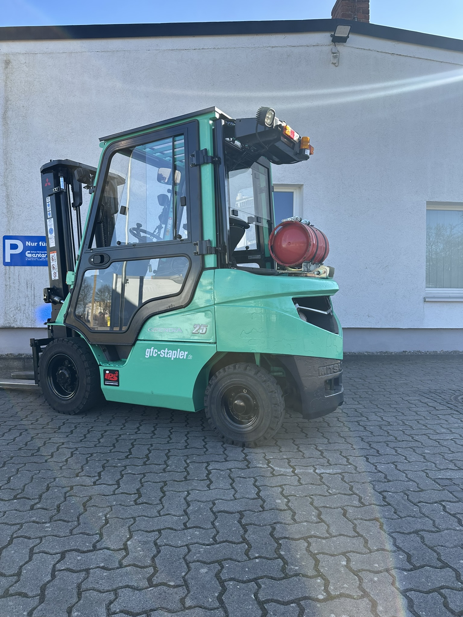 Mitsubishi FG25NT