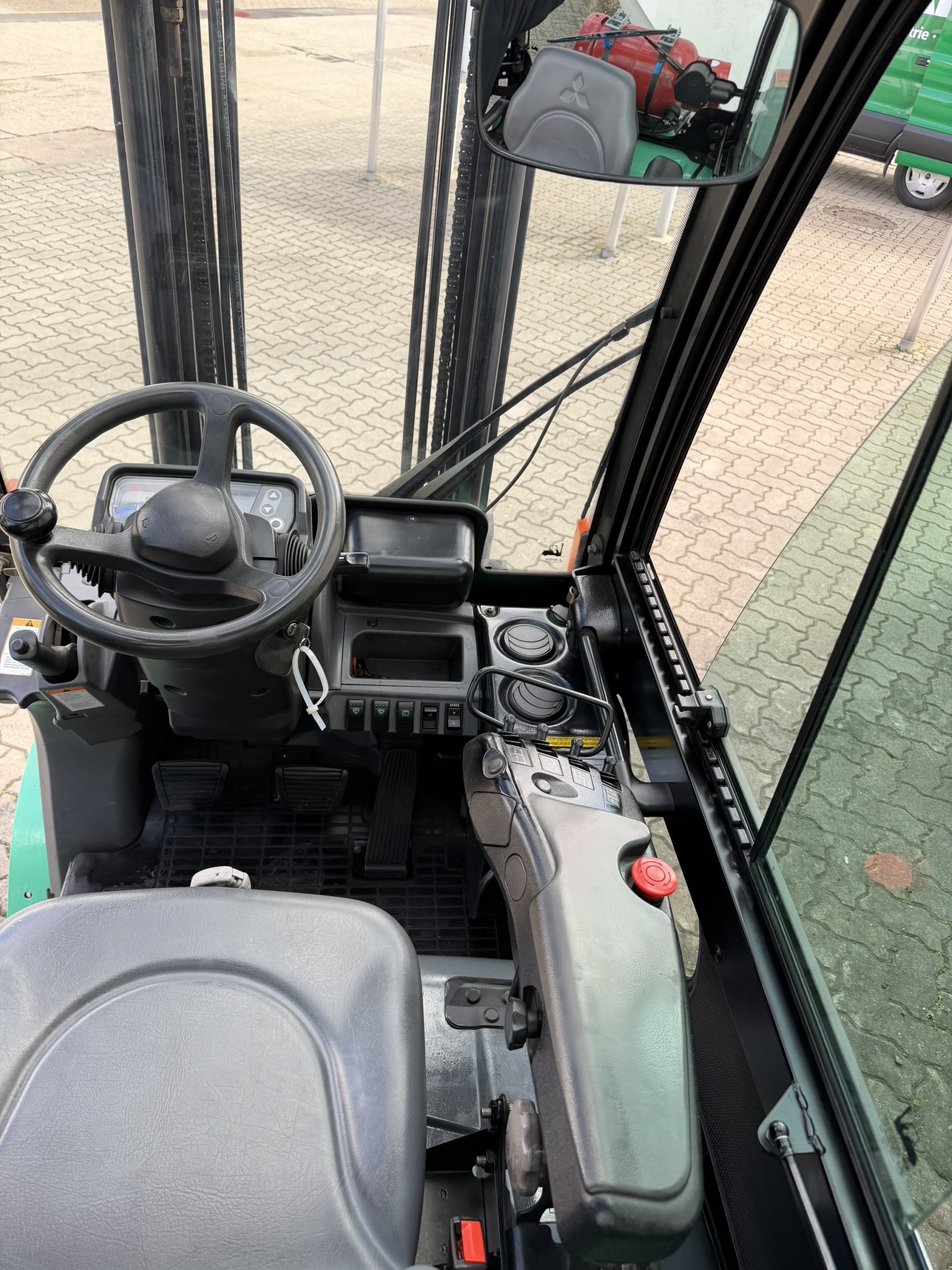 Mitsubishi FG18