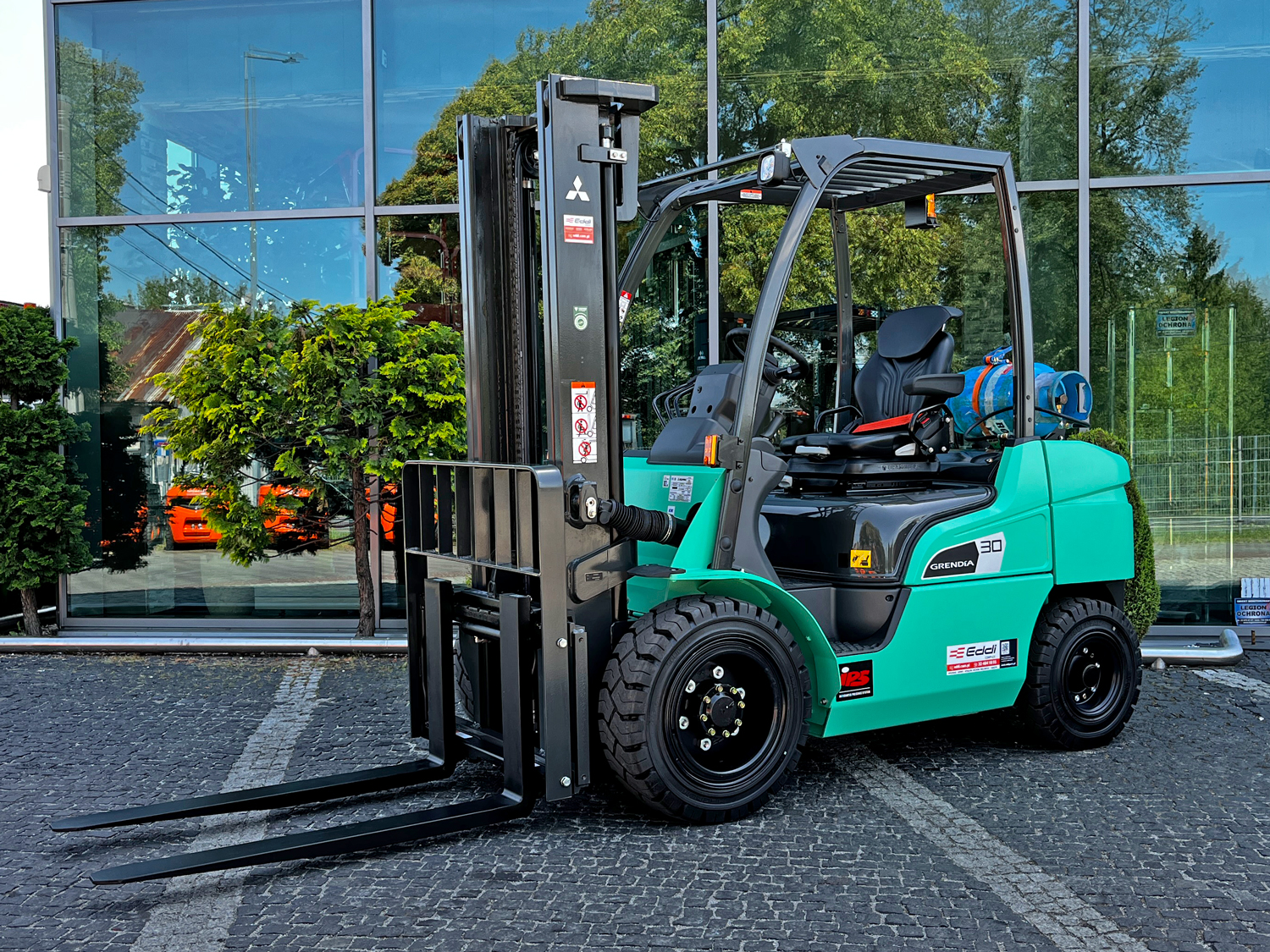 Mitsubishi FG30N