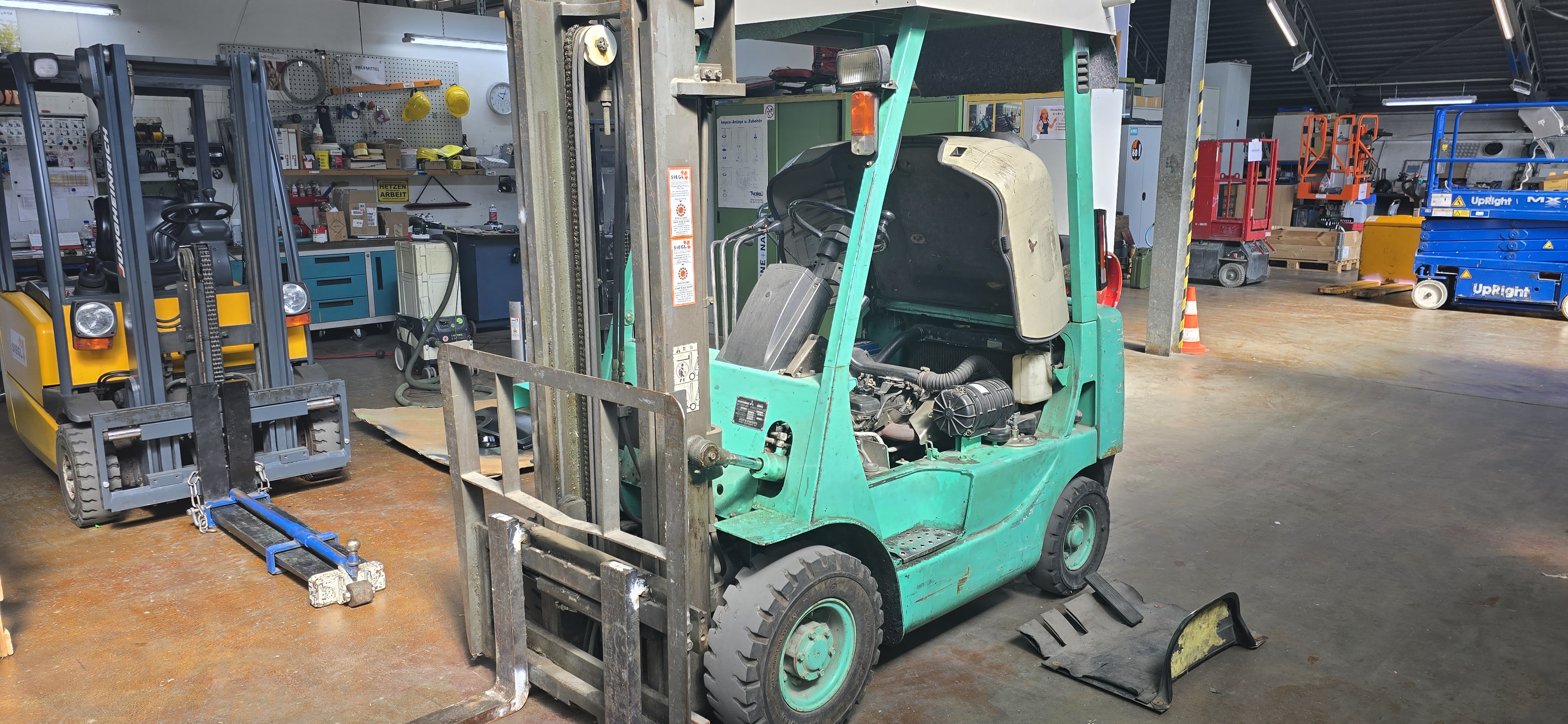 Mitsubishi FG25