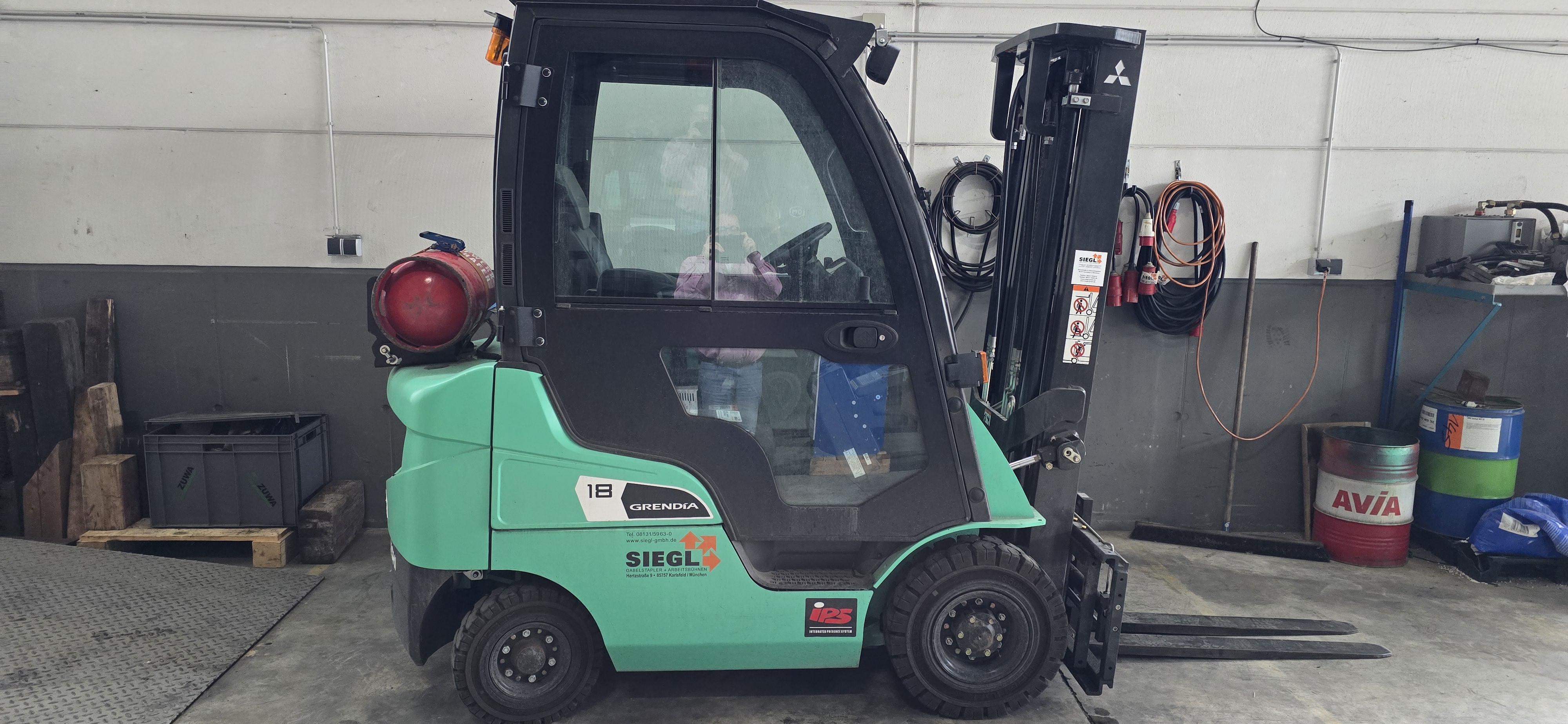 Mitsubishi FG18N