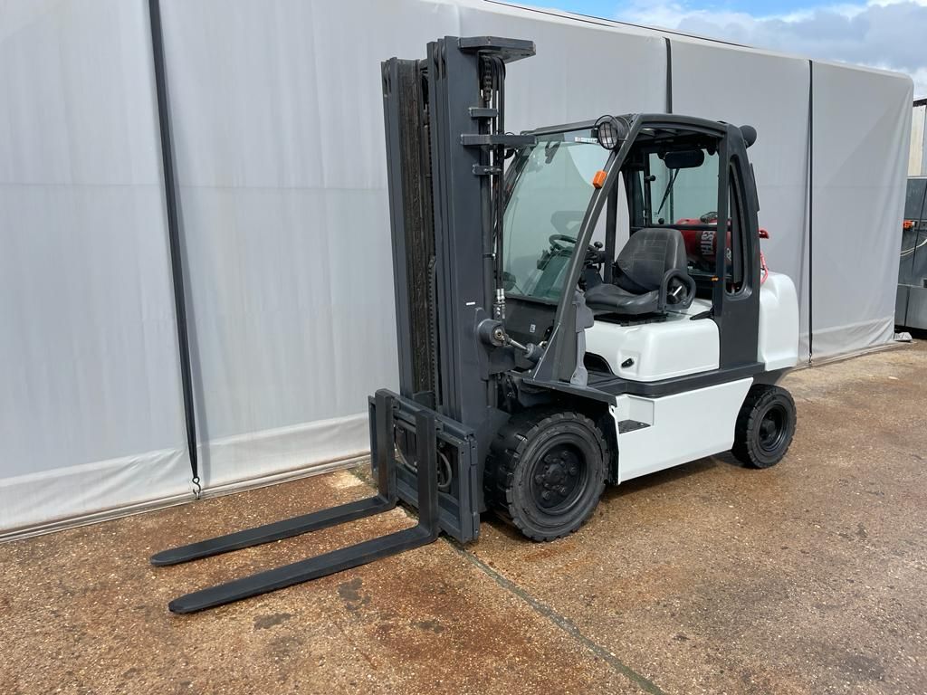 Nissan 3,2  t Gas
