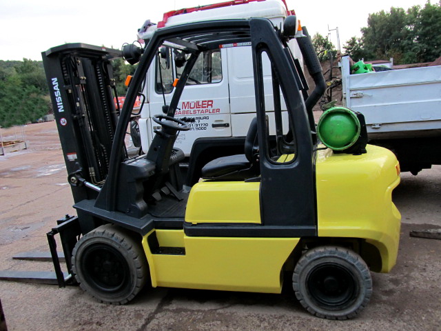 Nissan FG 30